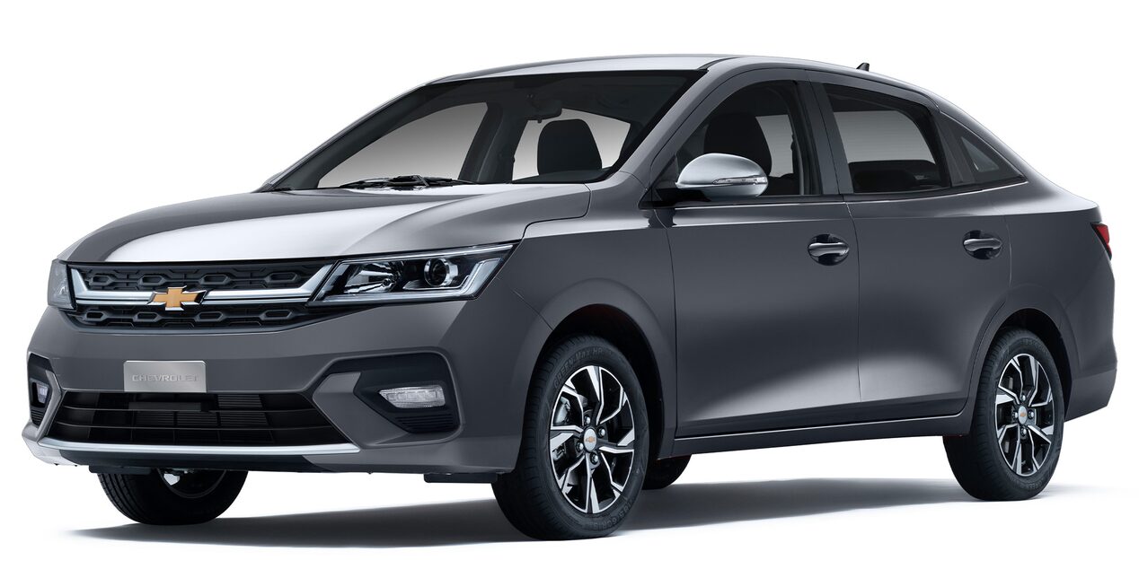 Chevrolet Sail en color gris metálico