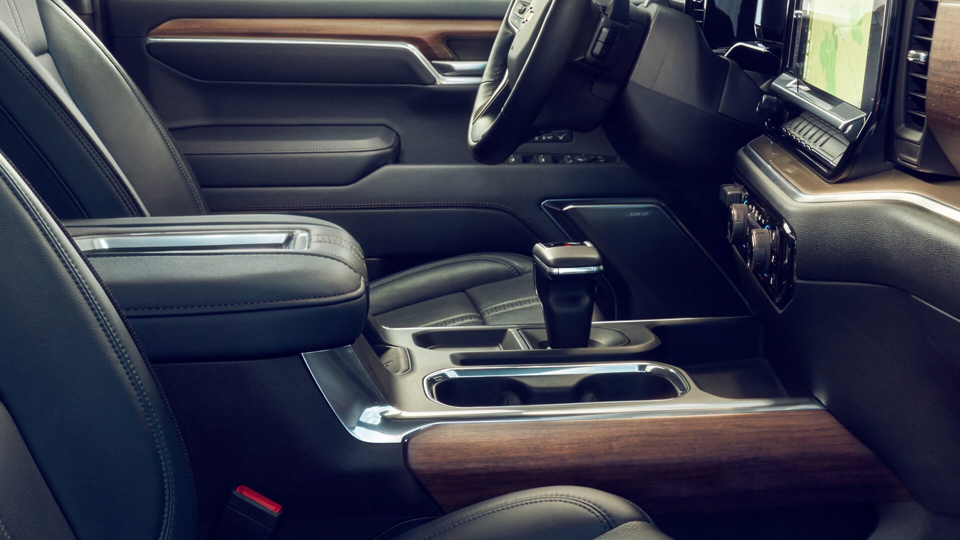 Vista del cromado del interior de la Silverado High Country.