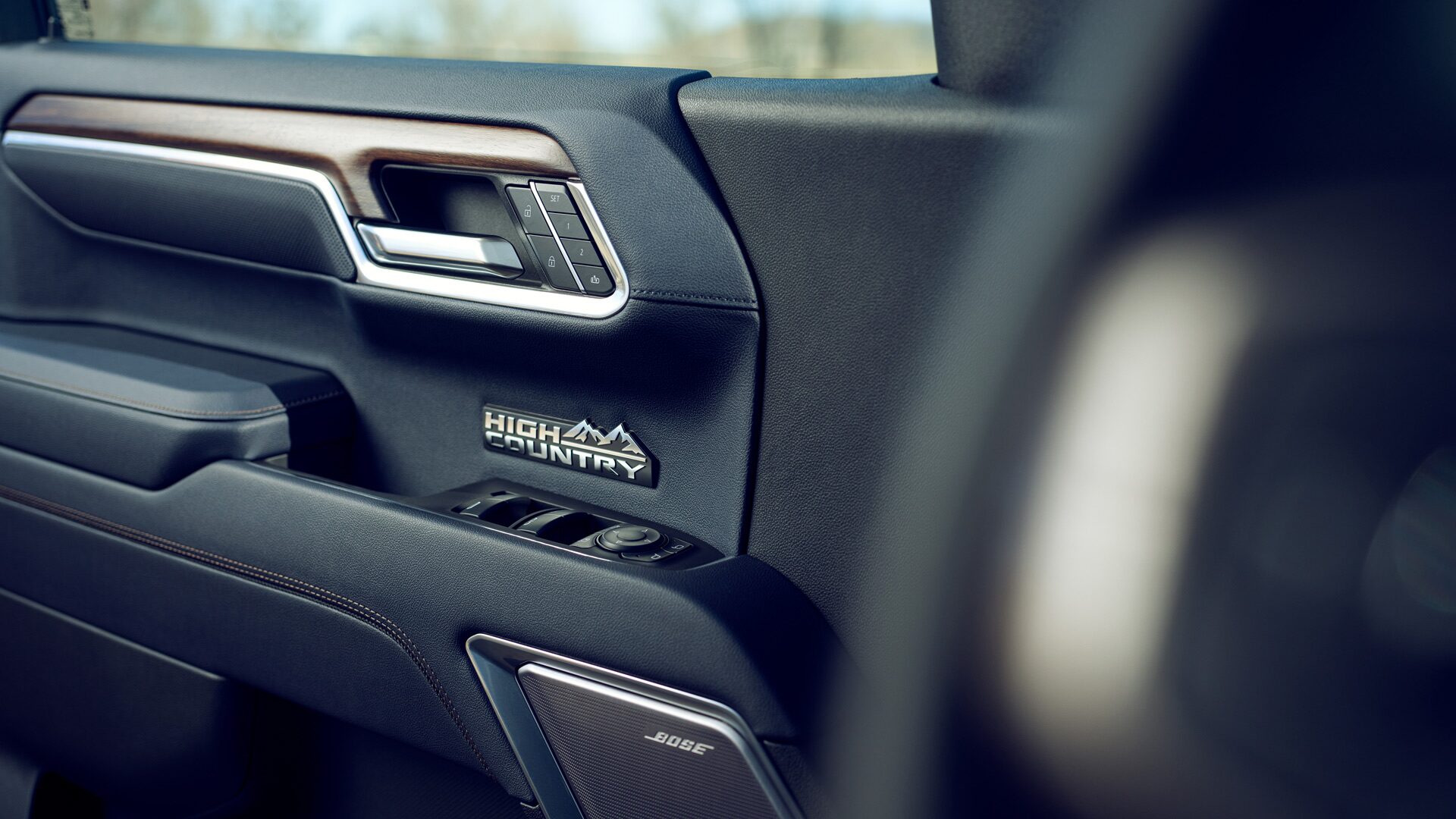 Detalles de madera de la Silverado High Country.