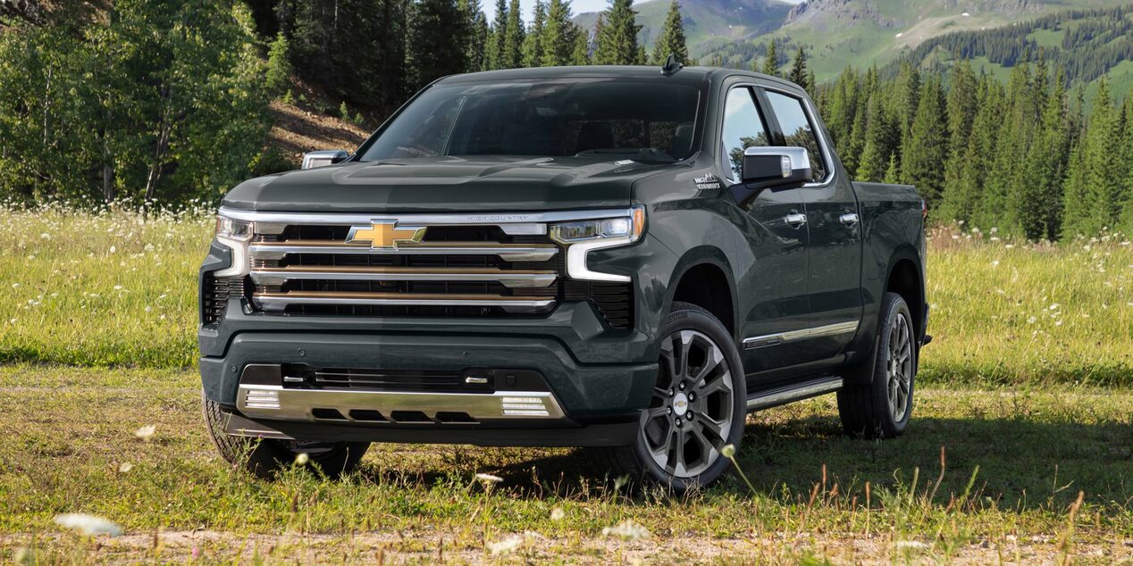 Vista frontal de la Chevrolet Silverado High Country.