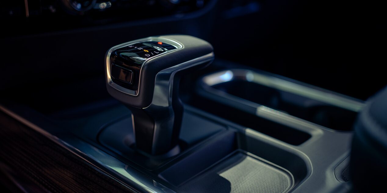 Detalle de la palanca de transmisión de la Chevrolet Silverado.