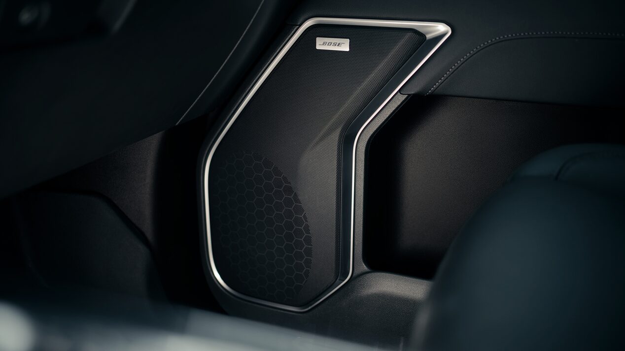 Detalle del sistema de audio de la Chevrolet Silverado ZR2.