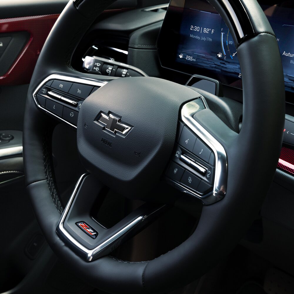 Volante de Chevrolet Traverse forrado en ecocuero y calefaccionado.