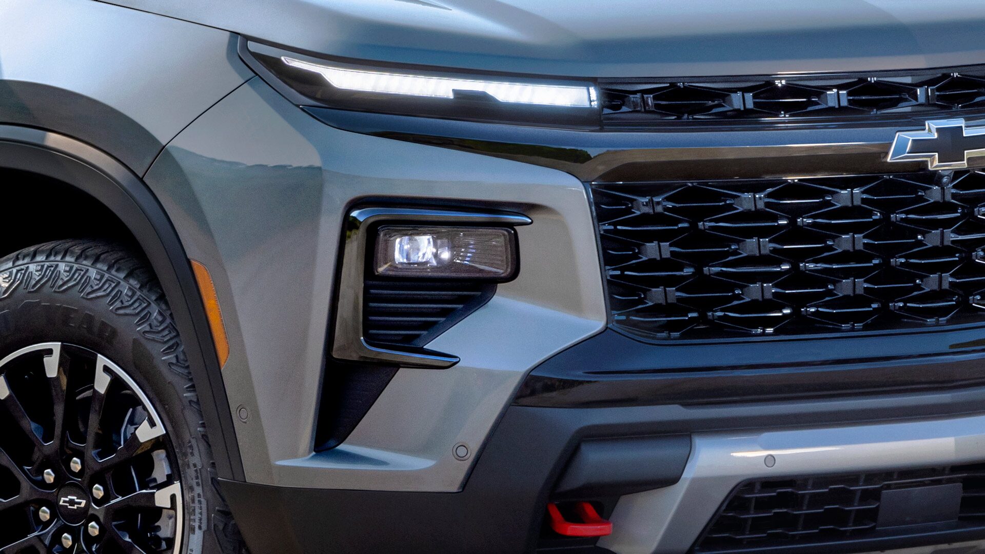 Vista en detalle los Focos LED IntelliBeam de la Chevrolet Traverse con encendido y apagado automático.