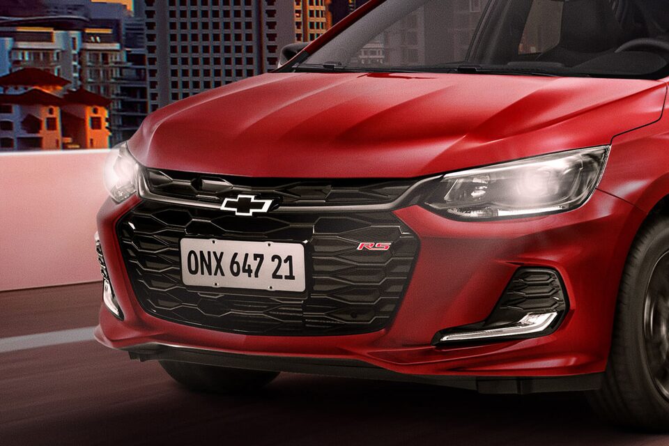 Chevrolet Paraguay - Vista frontal de Onix RS rojo