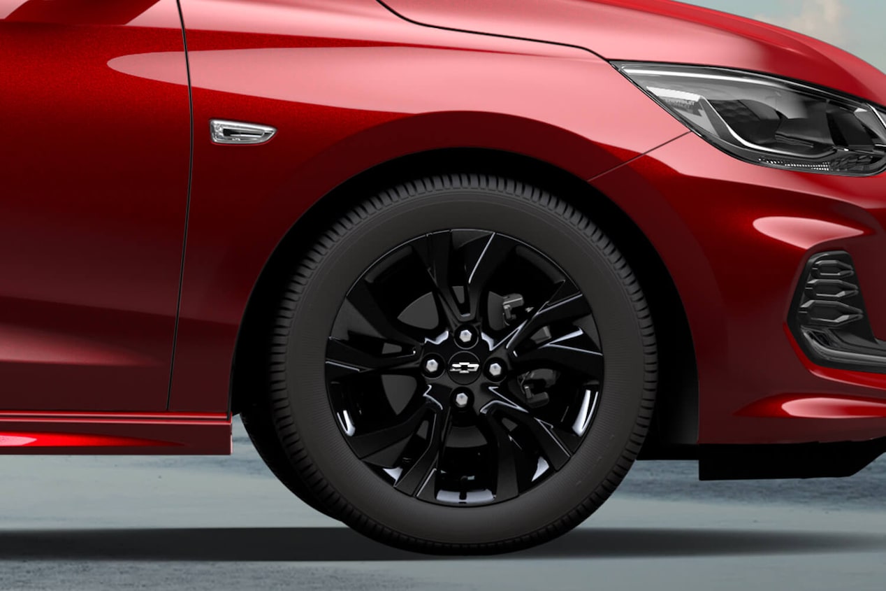  Chevrolet Paraguay - Vista de las llantas de Onix RS rojo