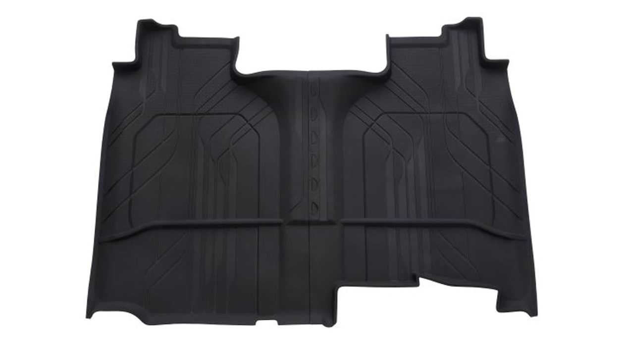 Protege el interior tu camioneta Chevrolet Silverado con los cubre alfombras traseras versión negro jet