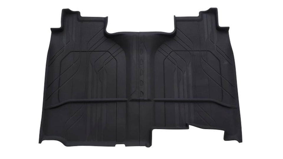Protege el interior tu camioneta Chevrolet Silverado con los cubre alfombras traseras versión negro jet