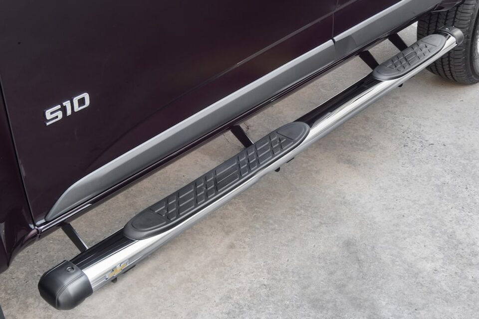 El estribo tubular cromado combina a la perfección con las líneas cromadas de la Chevrolet S10