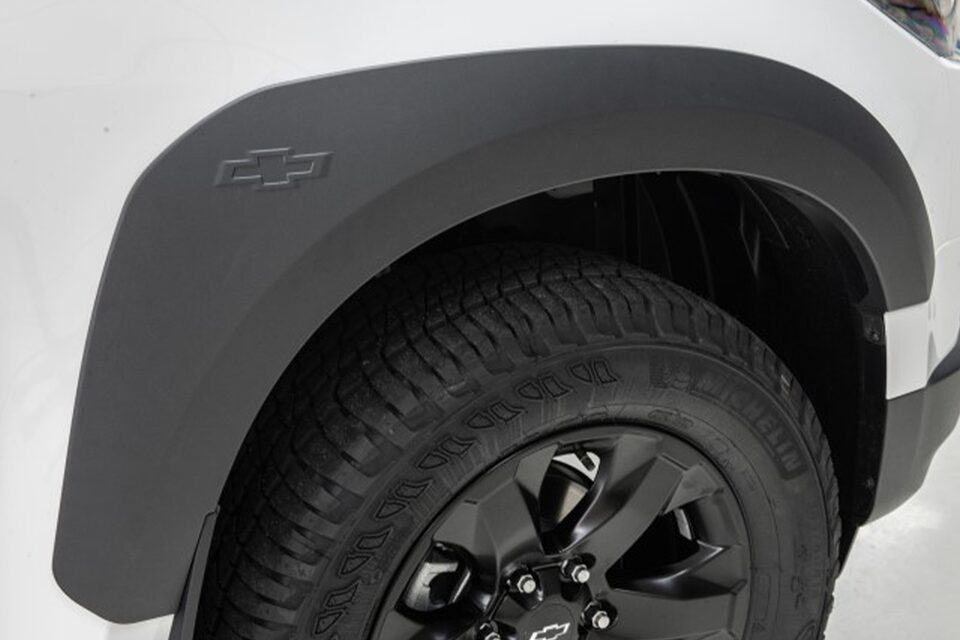 Las molduras Z71 para guardabarros dan protección adicional a su Chevrolet S10