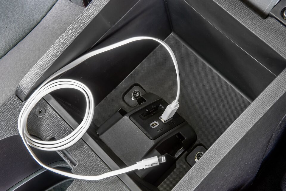 Con el cable USB Apple para tu Chevrolet S10 manten tu celular siempre cargado