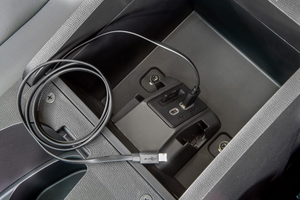 Con el cable USB Android para tu Chevrolet S10 manten tu celular siempre cargado