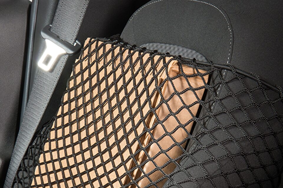 Sujeta objetos cotidianos en tu Chevrolet S10 con la red para asiento grande