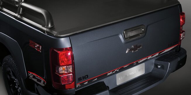 Caja y puerta trasera de la nueva camioneta Pick up Chevrolet S10 Z71