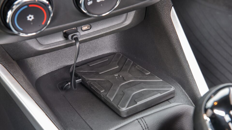 Recarga tu celular sin cables en  tu pick up Chevrolet Montana