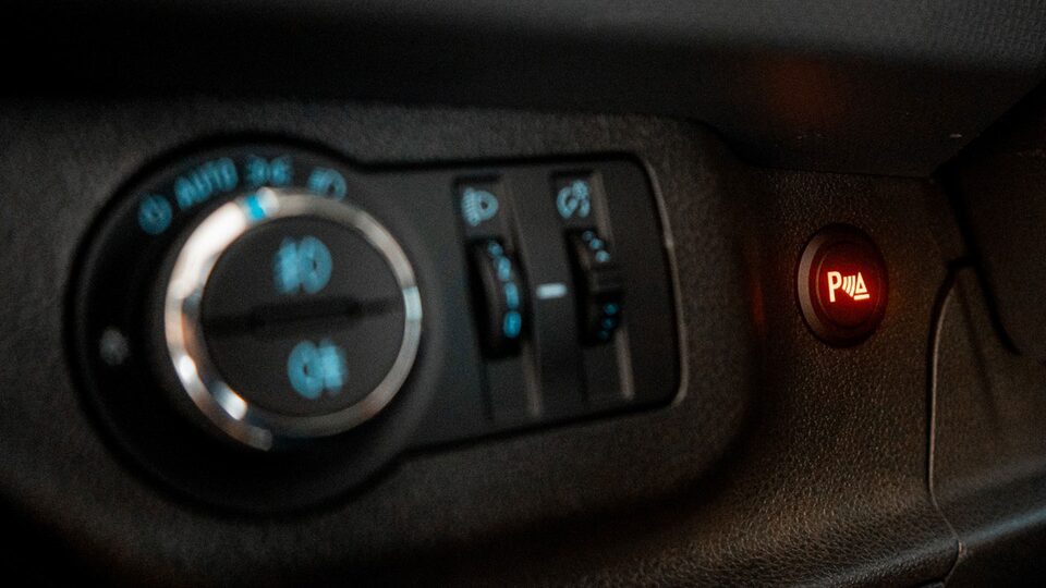 Conduce tranquilo en tu pick up Chevrolet Montana con el sensor delantero de estacionamiento