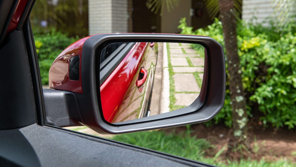 Agrega seguridad a tu pick up Chevrolet Montana con el ajuste automático de espejo retrovisor derecho
