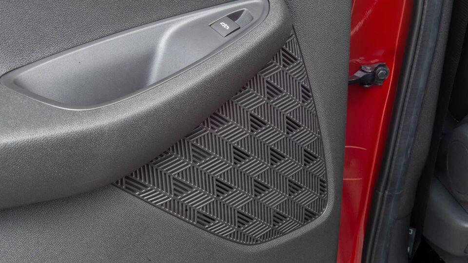 Mejora el sonido de tu pick up Chevrolet Montana con el parlante trasero