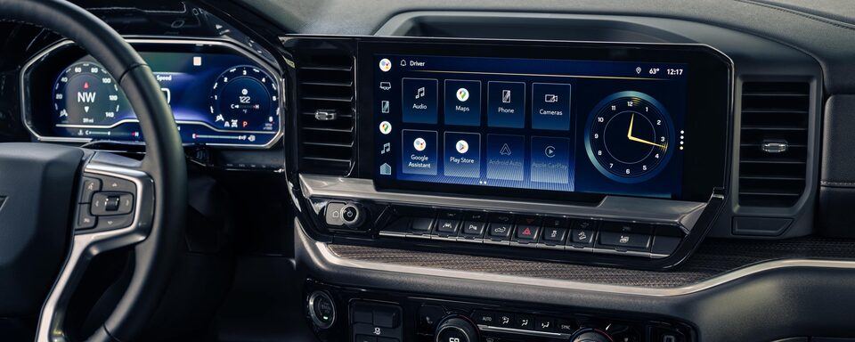 Detalles del volante y tablero de la Chevrolet Silverado