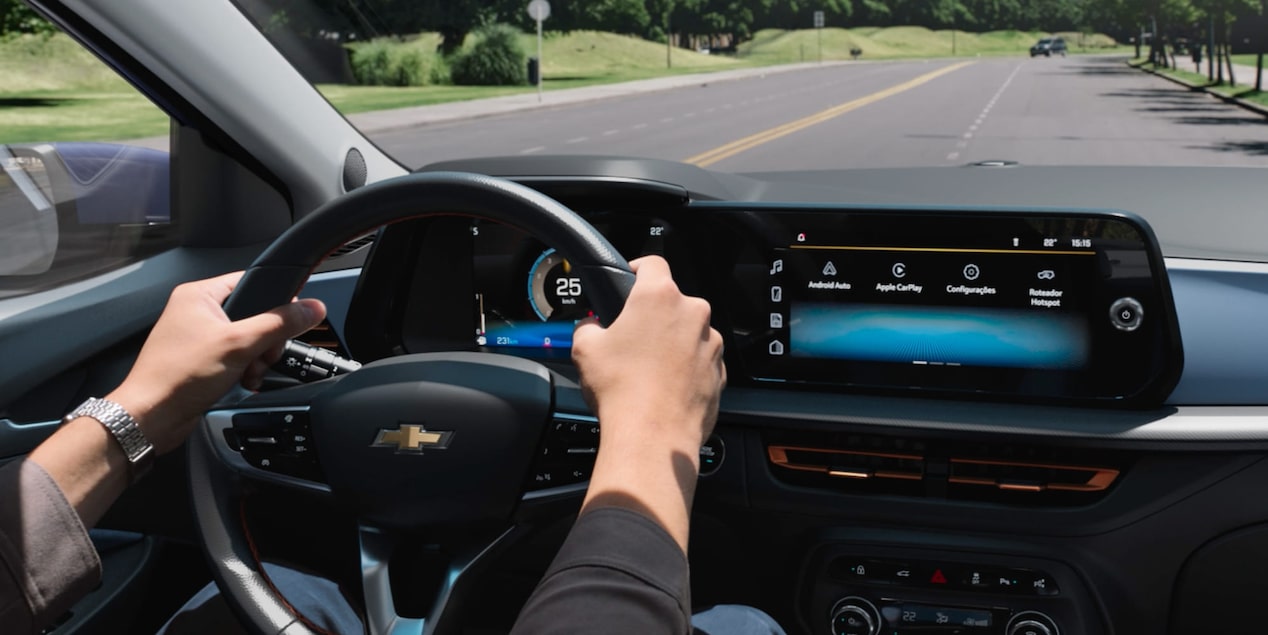 Interior del Chevrolet Onix Plus destacando el tablero y myLink