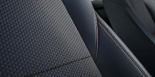 Asientos del Chevrolet Onix 2026 destacando la costura