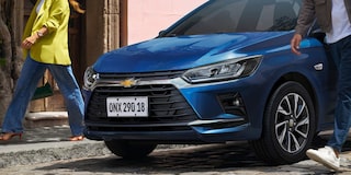 Chevrolet Onix 2026 color Azul Some Kinda Blue estacionado en zona urbana
