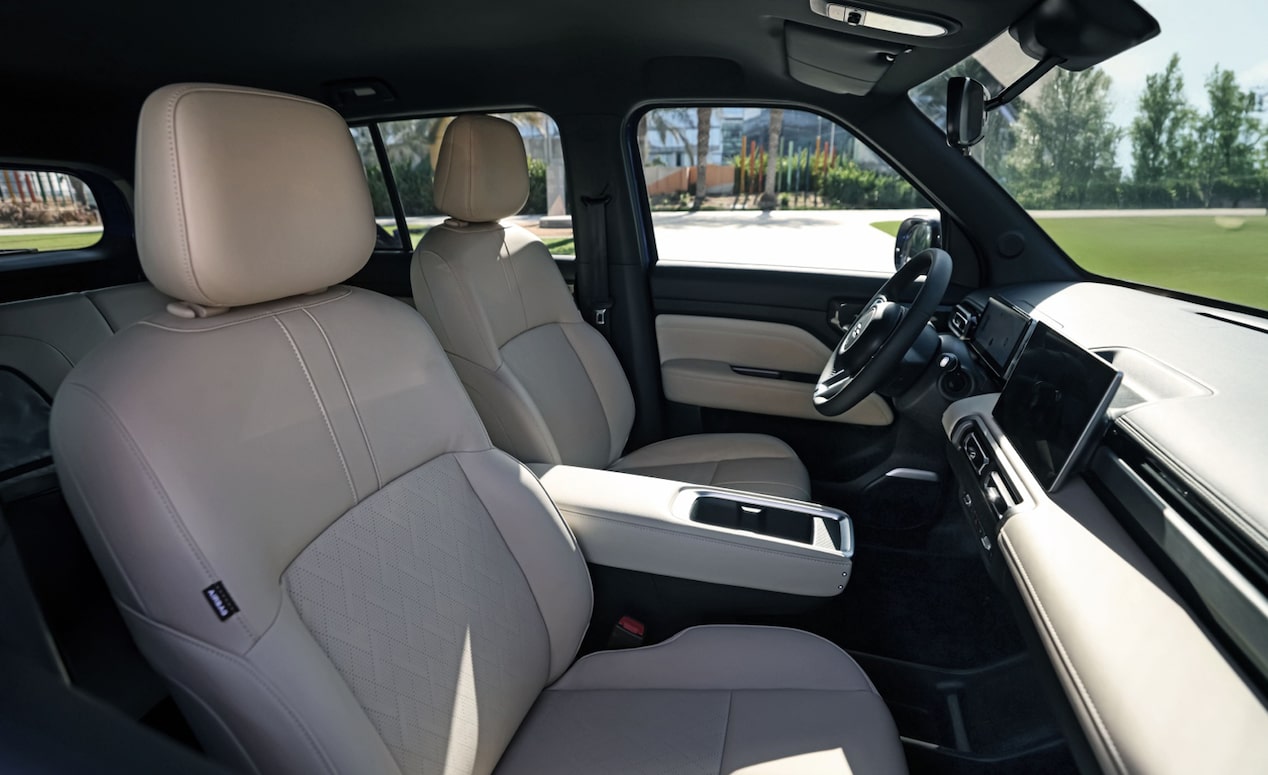 Interior frontal completo del Chevrolet Spark EUV con asientos premium