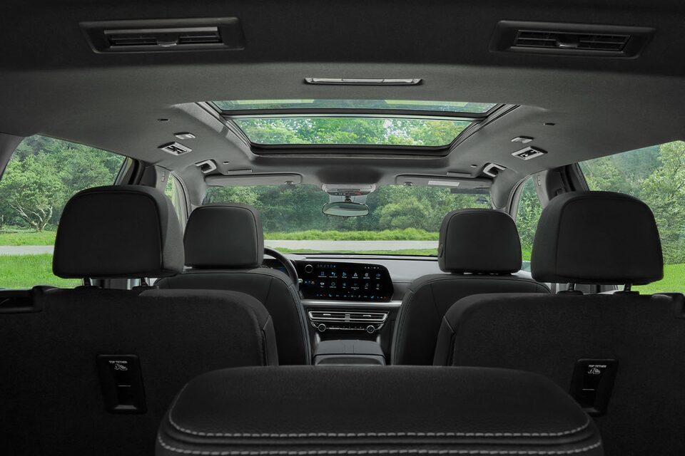 Chevrolet Traverse - Vista panorámica de los asientos desde atrás