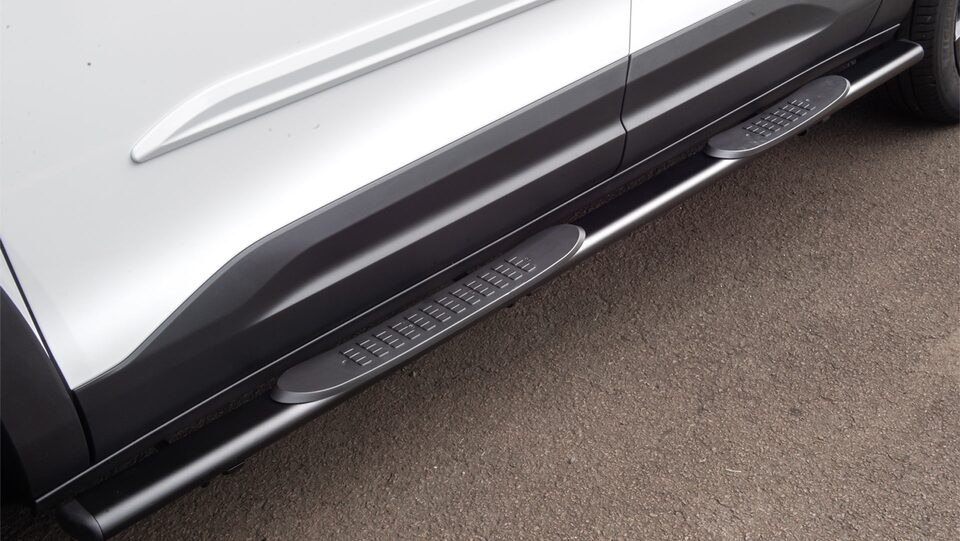 Accesorio pisaderas laterales negro para la pick up Chevrolet Montana